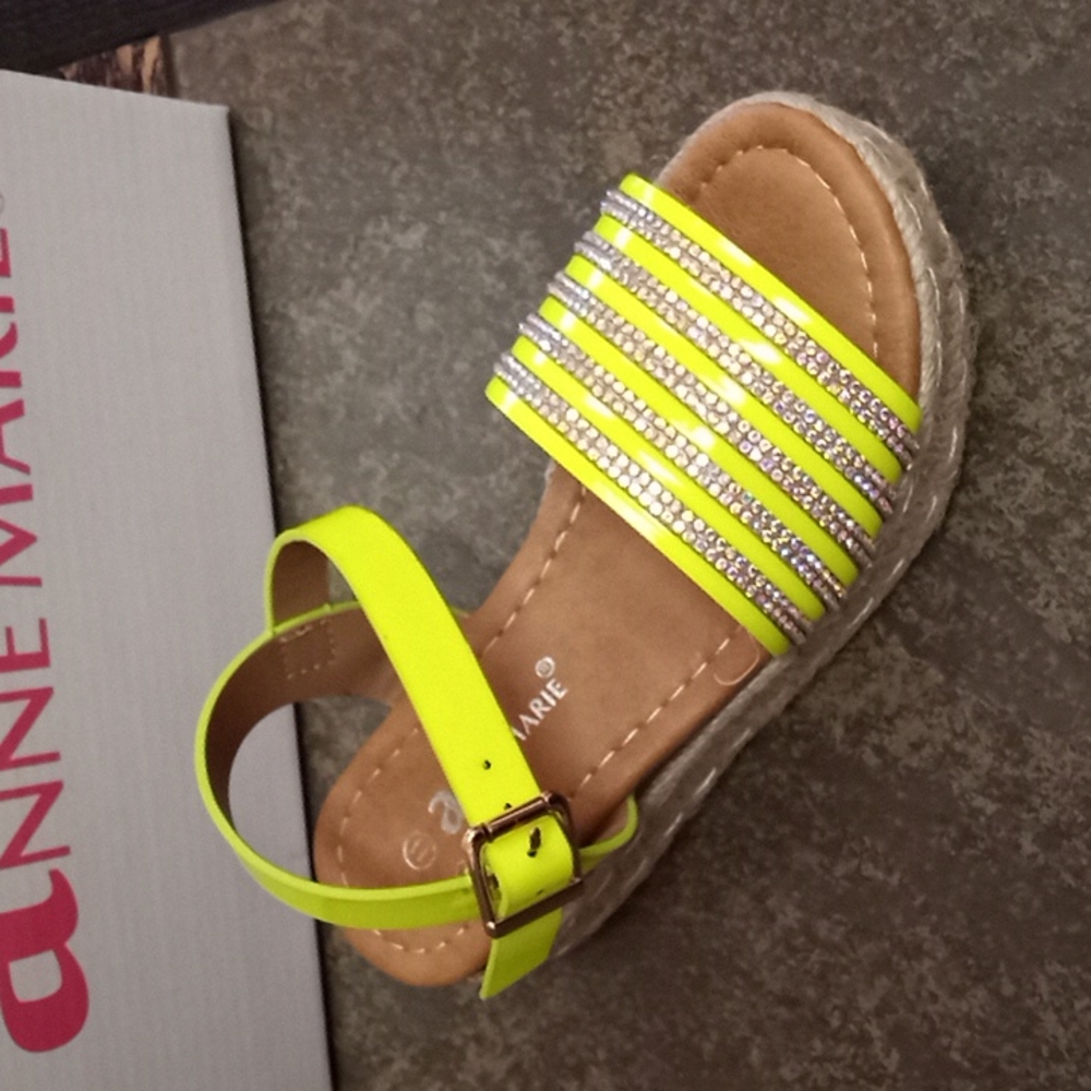 high sandal for girl color neon yellow